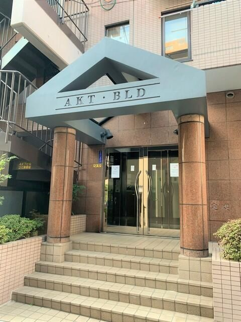 ＡＫＴＢＬＤ．のエントランス