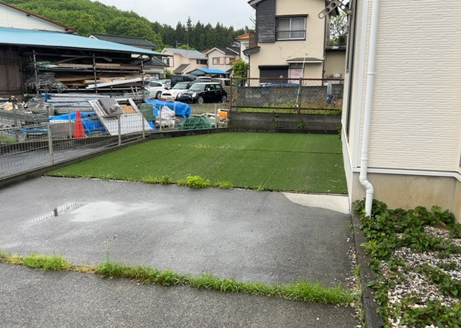 【庭】 | 庭があることでガーデニングや家庭菜園はもちろん、こどもの遊び場やペットを放して遊ぶことができます。また、家の周囲に余裕があるということです。隣地との間があれば、十分な日当たりと、風通しが確保できます。