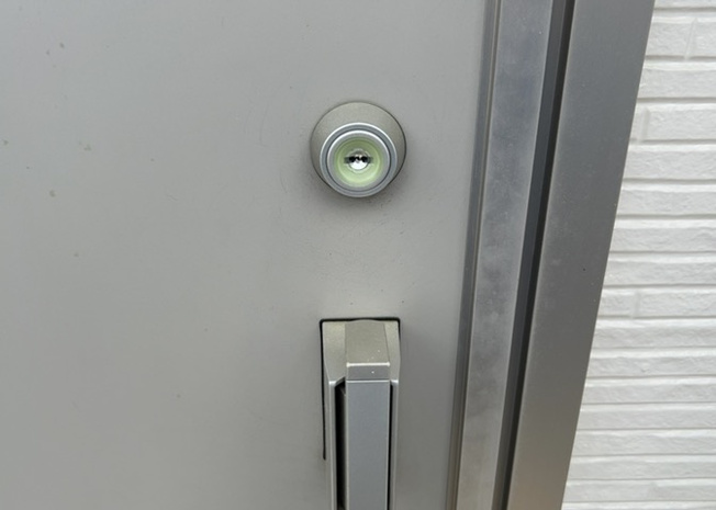 【防犯設備】 | 当然のことではありますが、オートロックやセンサーライト、ホームセキュリティーなどの防犯設備があれば、小さいお子様がいるご家庭も安心ですよね！まず物件購入の際は、防犯設備もチェックするようにしましょう。