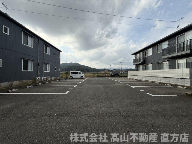 エスポアール愛A棟の駐車場