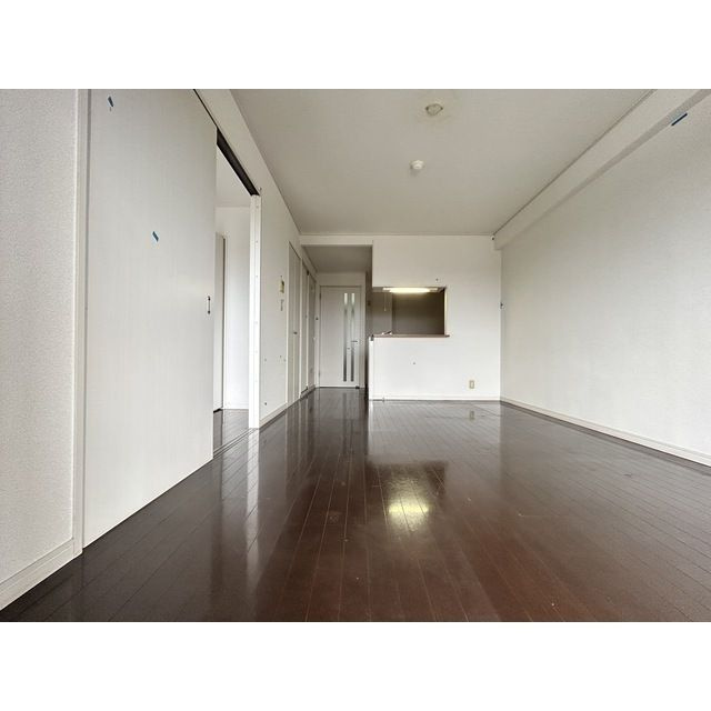 菊池郡菊陽町大字津久礼の賃貸マンションの居間・リビング