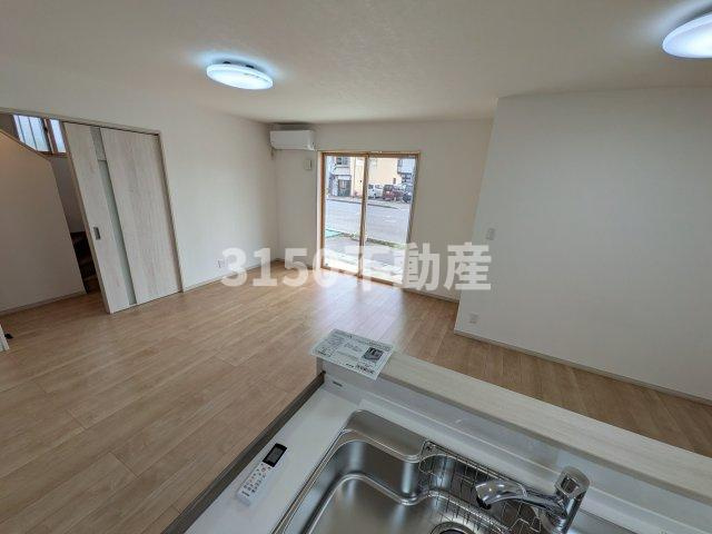 安良田町5丁目貸家の居間・リビング