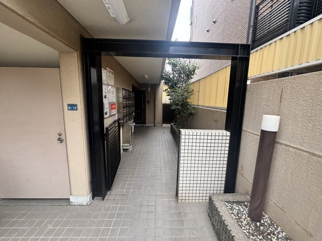 ダイドーメゾン御影IIIのエントランス