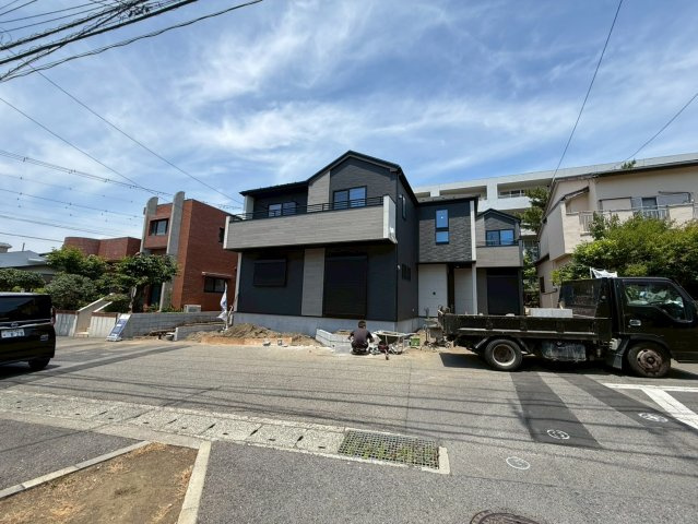 平塚市袖ケ浜新築戸建て　4期3号棟の前面道路含む現地写真