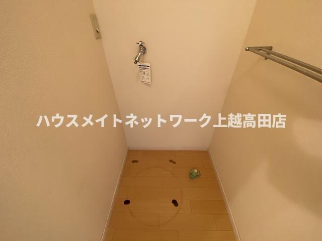 コーポカメリアＤ棟のその他|洗濯機置場
