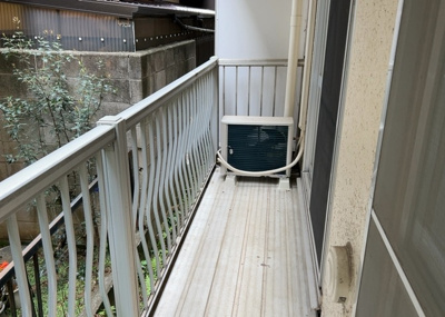 【バルコニー】 | ペアシティ大野 | バルコニーは、室外の専用スペースのうち、「屋根がなく開放された空間」であるものを指します。ベランダより広いタイプのものが多く、日当たりもよいため家庭菜園などを楽しみたい人にとって適した環境となります。
