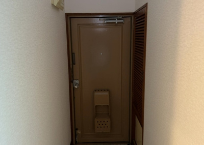 【玄関】 | ペアシティ大野 | 玄関は家の顔でもあり、家族以外の目にも止まる場所です。玄関は外との間を仕切る扉、靴などをしまっておく収納スペース、靴脱ぎのたたきスペース、来客とのやり取りをするドアホンなど複数のアイテムからなります。