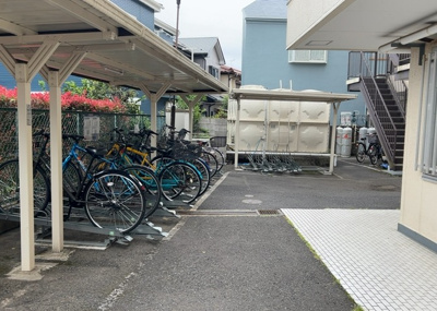 【駐輪場】 | ペアシティ大野 | マンションの駐輪場は、事前に空きがあるか確認を取ると安心です。せっかく入居したのに駐輪スペースがない！なんてことになったら大変ですよね。そこで、内見時や購入前にはまず事前に確認しておくと良いでしょう。