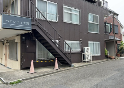 【庭】 | ペアシティ大野 | 物件によっては、入居者が個人的に使用できる専用庭がついているものもあります。また、住宅の中にある土間の部分を庭と呼ぶこともあります。庭の用途は住む人によって変わり、それによってデザインもさまざまです。