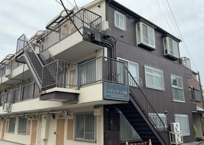 【その他共用部分】 | ペアシティ大野 | 共有部分は、住民なら誰もが使える設備のこと。例えば駐車場やエレベーター、インターネット設備、セキュリティ設備などがあります。他にも、マンションの廊下・外部階段やエントランス・ゴミ置き場などがあります。