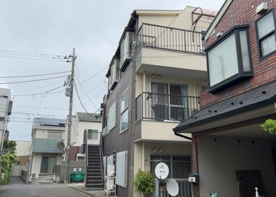 【構造・工法・仕様】 | ペアシティ大野 | ＲＣ造、Reinforced Concreteは直訳すると補強されたコンクリートです。主に柱や梁・床・壁が鉄筋とコンクリートで構成おり、鉄筋を組んだ型枠にコンクリートを流し込んで固めたものを指します。