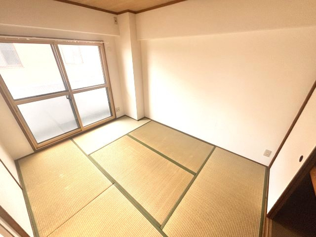 ガイ御影の和室