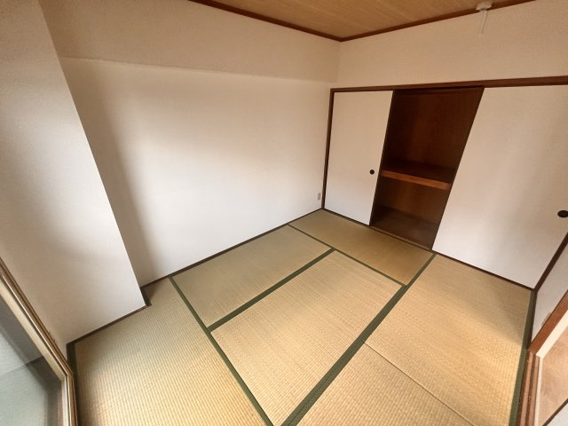 ガイ御影の和室