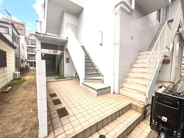 ガイ御影のエントランス
