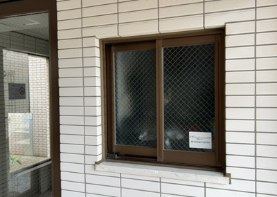 【受付】 | 朝日プラザ本厚木 | 受付はマンションコンシェルジュがいる場合もあれば、管理人が滞在する小部屋を総称して呼ぶことがあります。主にエントランスに設置されていることから、防犯面でも期待ができます。防犯設備がない場合はより安心！