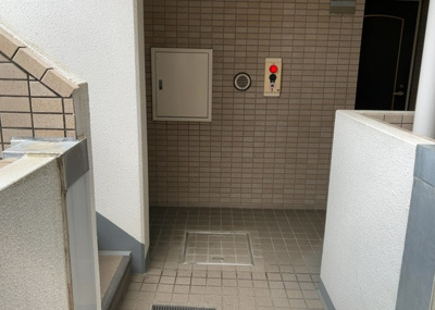 【その他共用部分】 | 朝日プラザ本厚木 | 共用部分は、一棟の建物に住む区分所有者全員が共同で所有するとし、共用部分の管理、補修などは、区分所有者で形成される管理組合が行います。個人の判断で勝手に変更することはできませんので覚えておきましょう。