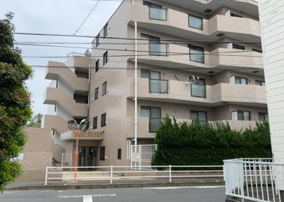 【外観】 | 朝日プラザ本厚木 | マンションの外観は非常に重要なポイントです！外観の善し悪しは資産価値に大きな影響を与えます。外観のいいマンションを購入することで、高値で売却がしやすく、買い手が見つかりやすいというメリットがあります。
