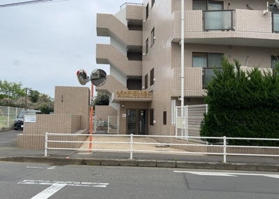 【現況写真】 | 朝日プラザ本厚木 | 景色重視でお家選ぶをするとスーパーが遠い！学校が遠い！など生活をするうえで利便性で困ることもあります。まず一度現地を見学する際に、周辺の施設などがあるかを確認し、暮らし始めた後のことを想像しましょう。