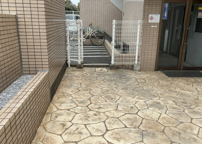 【内装】 | 朝日プラザ本厚木 | 共有部分は、住民なら誰もが使える設備のこと。例えば駐車場やエレベーター、インターネット設備、セキュリティ設備などがあります。他にも、マンションの廊下・外部階段やエントランス・ゴミ置き場などがあります。