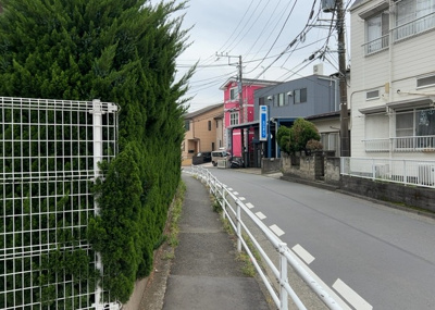 【展望】 | 朝日プラザ本厚木 | 眺望の良さを楽しめるダイニングキッチンで家族団らんの時間を過ごしてはいかがでしょうか。バルコニーから見える景色を家族で眺める時間は、時間が経つのを忘れてしまいそうですね。是非、現地を見に行きましょう！