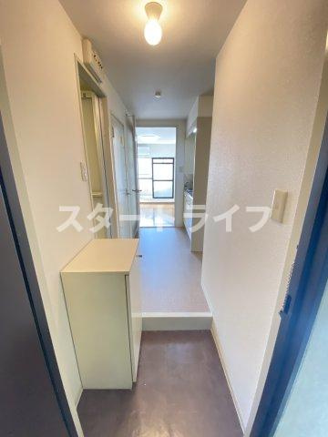 大阪市淀川区東三国１丁目の賃貸マンションの玄関