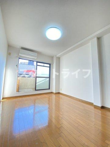 大阪市淀川区東三国１丁目の賃貸マンションの居間・リビング