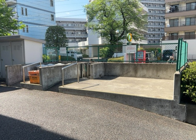 【設備】 | 高尾スカイハイツ | 共有部分は、住民なら誰もが使える設備のこと。例えば駐車場やエレベーター、インターネット設備、セキュリティ設備などがあります。他にも、マンションの廊下・外部階段やエントランス・ゴミ置き場などがあります。