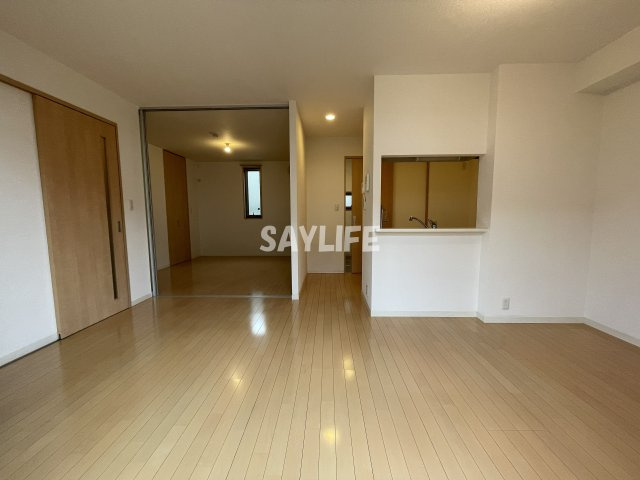 シャーメゾン稲田本町Aの居間・リビング