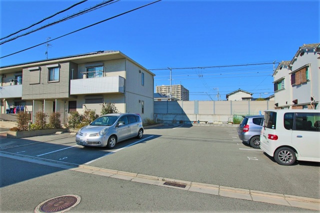 シャーメゾン稲田本町Aの駐車場