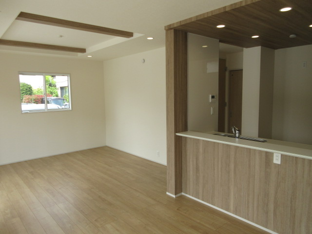 【仲介手数料無料】新築戸建　熊谷市赤城町1-145-1（全2棟）の居間・リビング