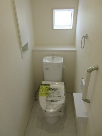 【仲介手数料無料】新築戸建　熊谷市赤城町1-145-1（全2棟）のトイレ
