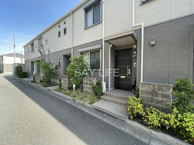 シャーメゾン稲田本町Bのエントランス
