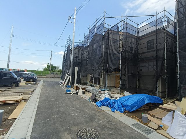八潮市　二丁目　新築戸建　全7棟の前面道路含む現地写真|前面道路含む現地写真です