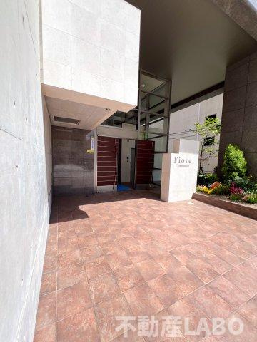 フィオレ上本町のエントランス