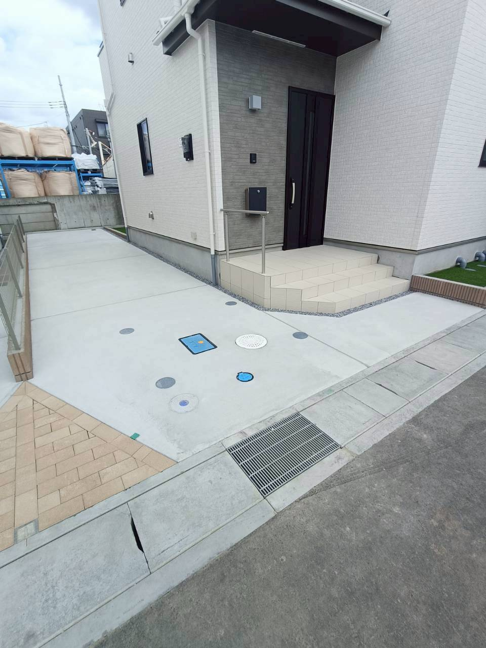 八潮市　二丁目　新築戸建　全7棟の駐車場|車をお持ちの方に嬉しい駐車場付きの物件です