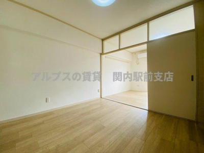 【居間・リビング】 | ちぇるる野毛 | 広角レンズで撮影の為、実際の見え方と異なります。