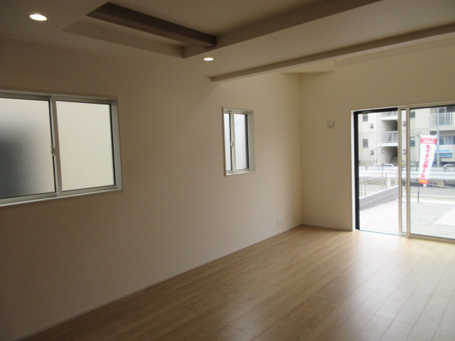 【仲介手数料無料】新築戸建　熊谷市赤城町1-145-1（全2棟）の居間・リビング
