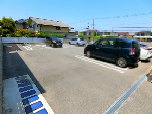 シャーメゾンレグルスの駐車場
