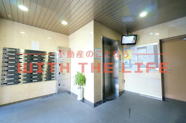 レジデンス東櫛原【キャッシュバック対象物件】のロビー|ゆとりのあるロビーです