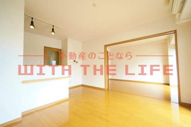 レジデンス東櫛原【キャッシュバック対象物件】の居間・リビング|ゆったりとした居間です