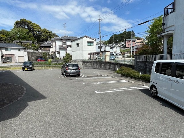 シャーメゾンリラフォートの駐車場