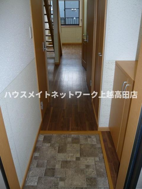 オレンジヒルズＪ２の玄関|玄関