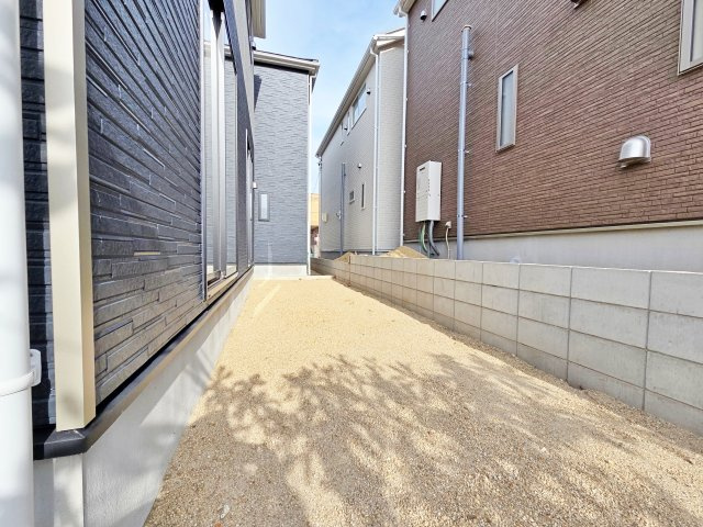 【庭】 | 東海市加木屋町第36の１号棟【仲介手数料0円】 | リビングに面した庭