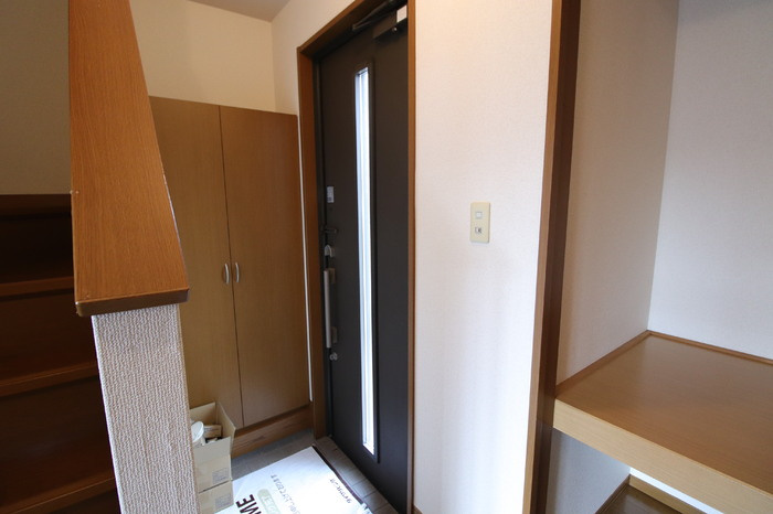 プレミールメゾン　B棟 B-の玄関