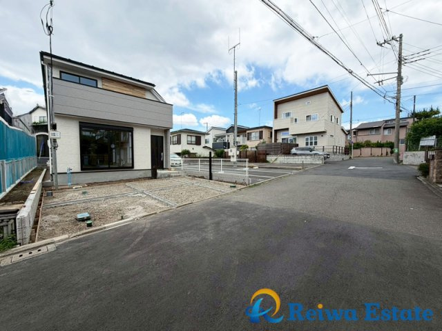 新築戸建　茅ヶ崎市富士見町の前面道路含む現地写真