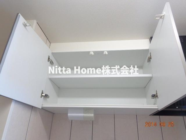エルメゾン東羽合の収納|キッチン上部の収納がついています◇
