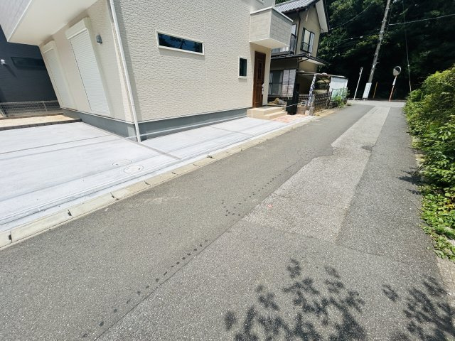 千葉市花見川区こてはし台６丁目第８の前面道路含む現地写真