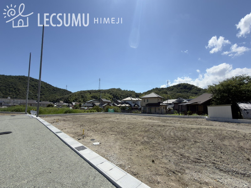 姫路市四郷町山脇第16/売土地の前面道路含む現地写真