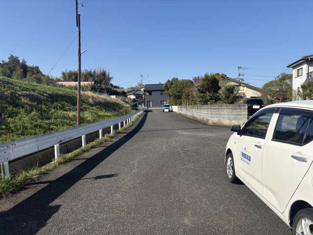 勿来町関田西二丁目 売土地の前面道路含む現地写真