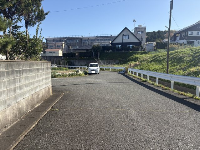 勿来町関田西二丁目 売土地の前面道路含む現地写真